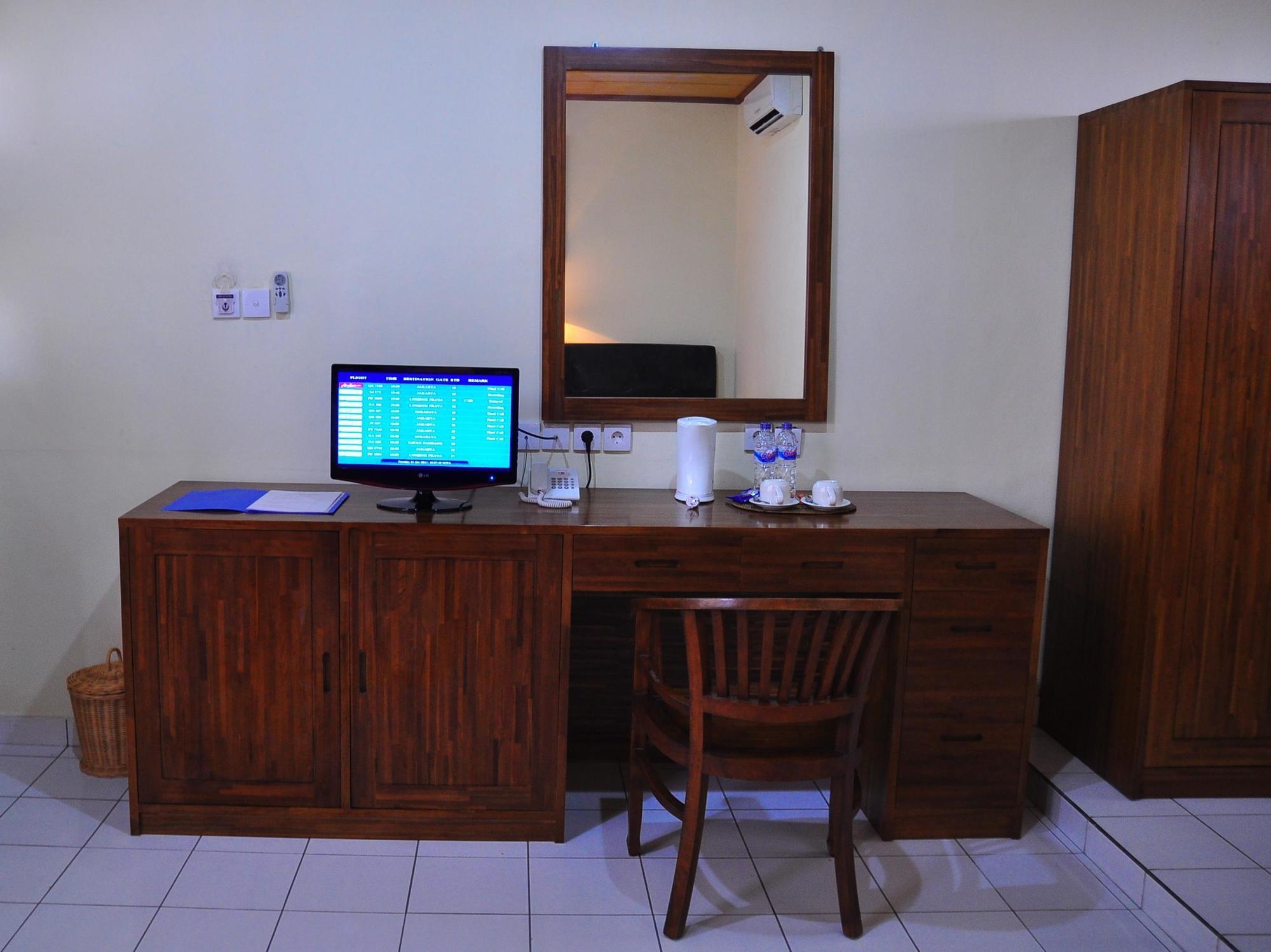 Si Doi Hotel Legian Кута Экстерьер фото