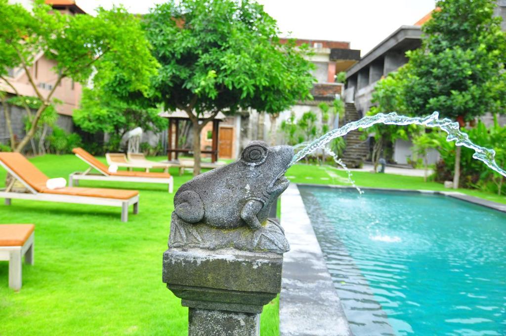 Si Doi Hotel Legian Кута Экстерьер фото