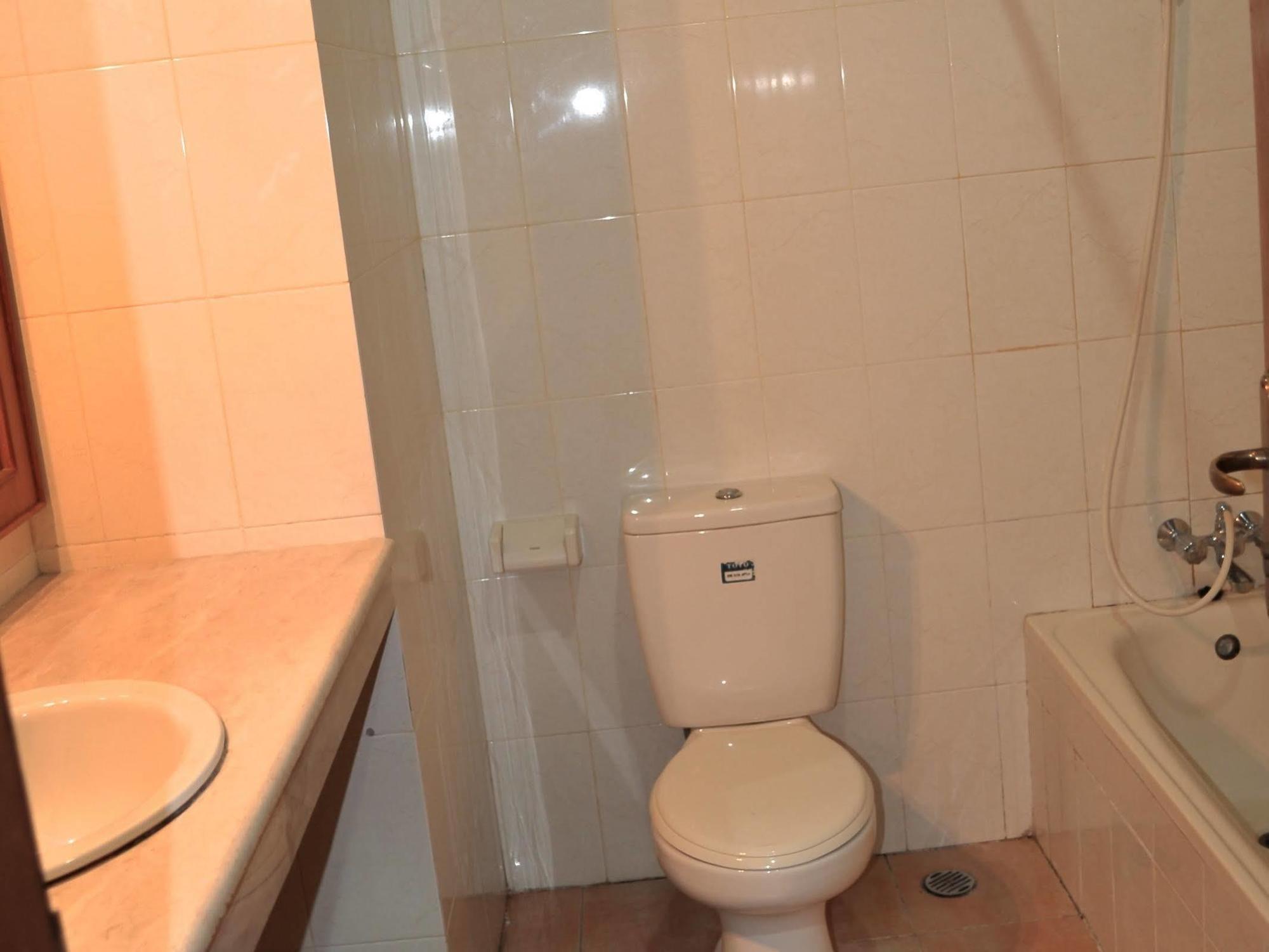 Si Doi Hotel Legian Кута Экстерьер фото